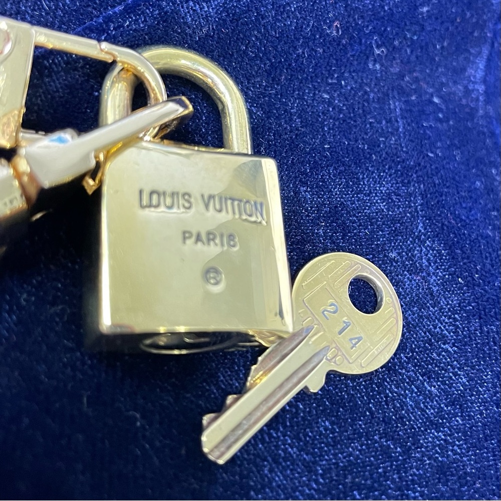 Louis Vuitton LV lock and key #214 - Picture 9 of 10